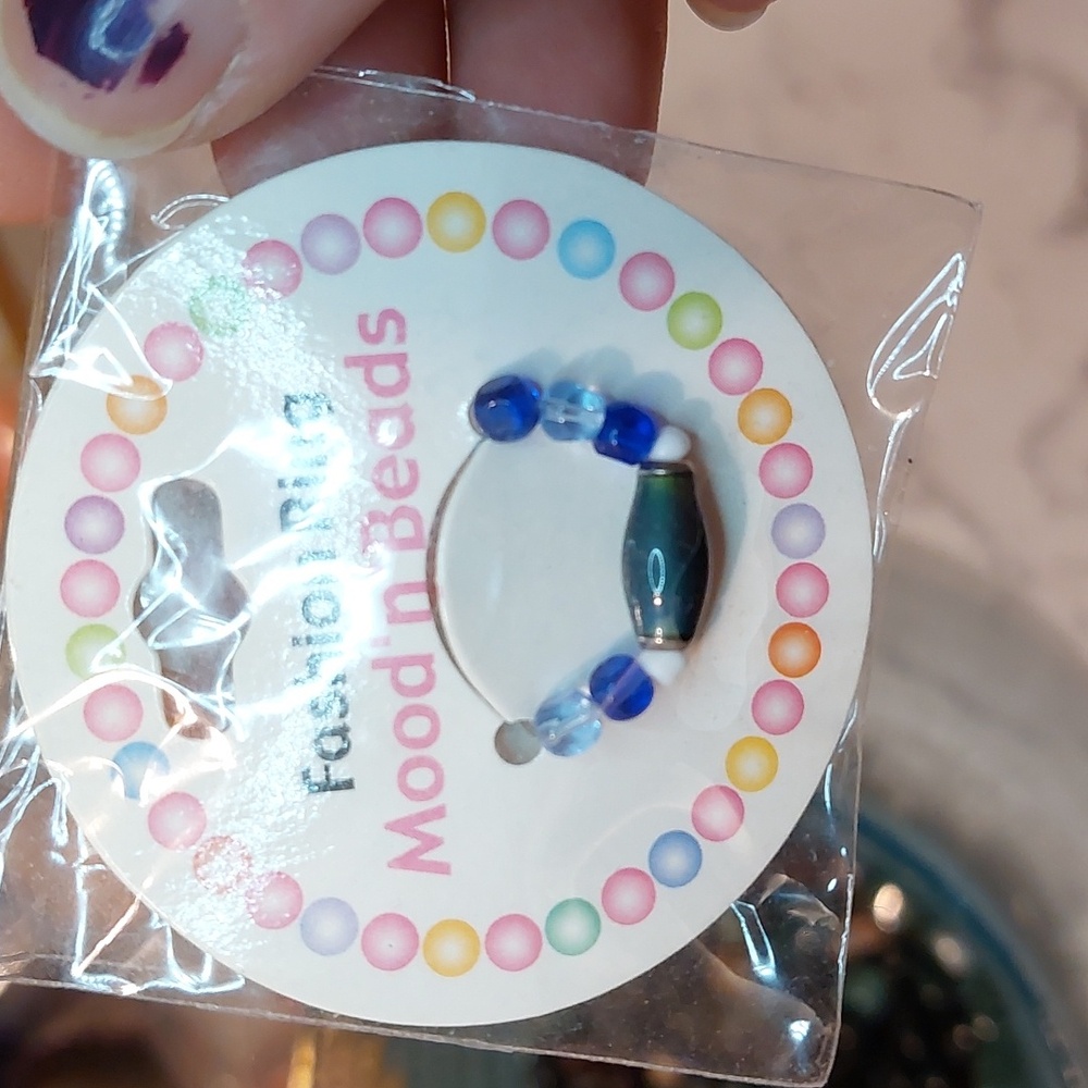 Cute stretchy mood ring with blue accent beads